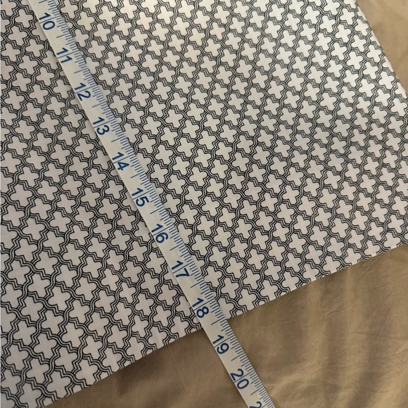 Chic Black and White Geometric Mini Skirt - Picture 2 of 7